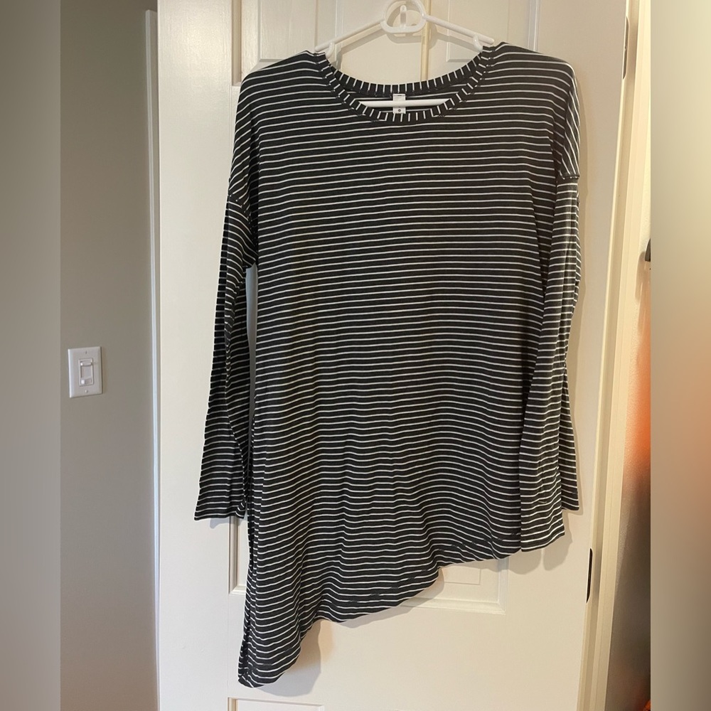 Lululemon Grey and White Striped long Sleeve. To the point top size 6